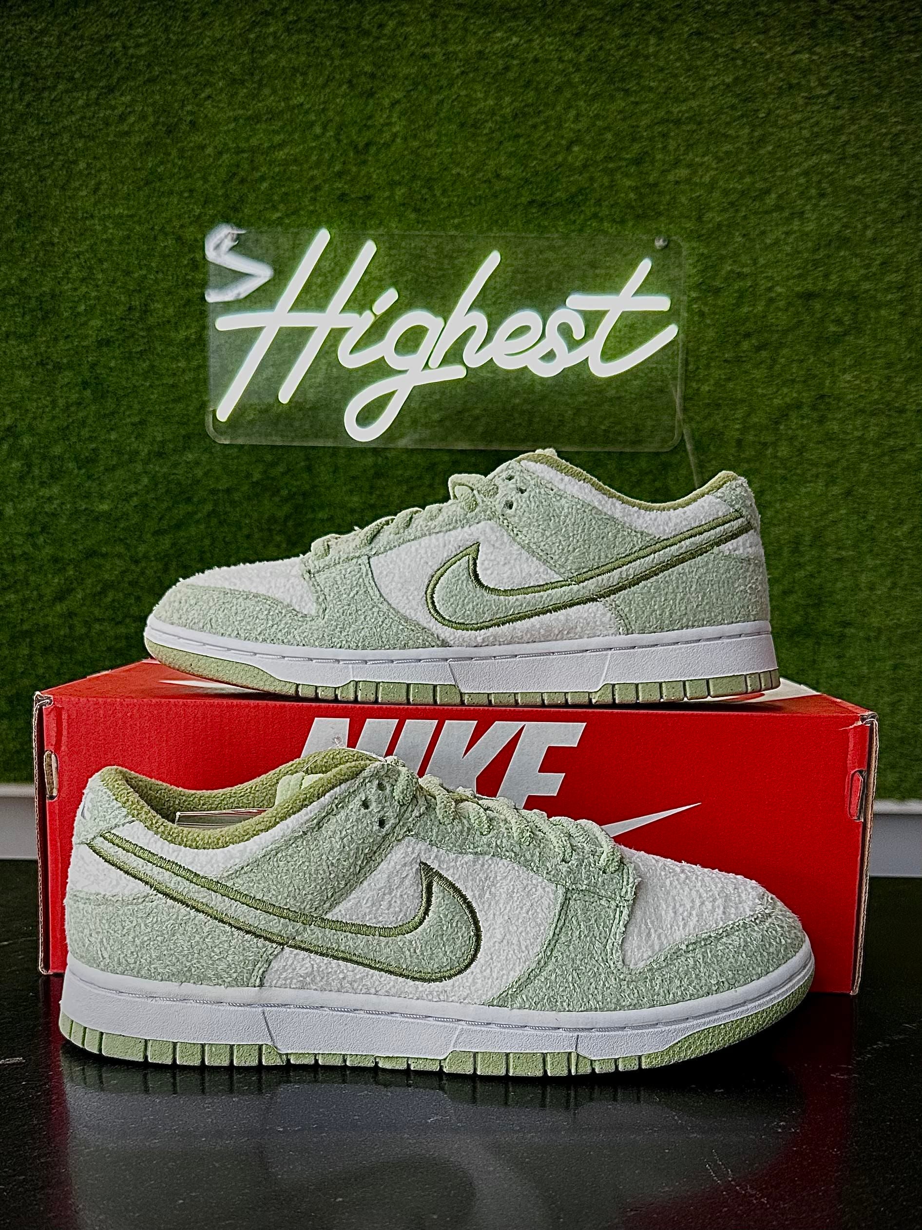 Wmns Dunk Low SE 'Fleece - Honeydew'